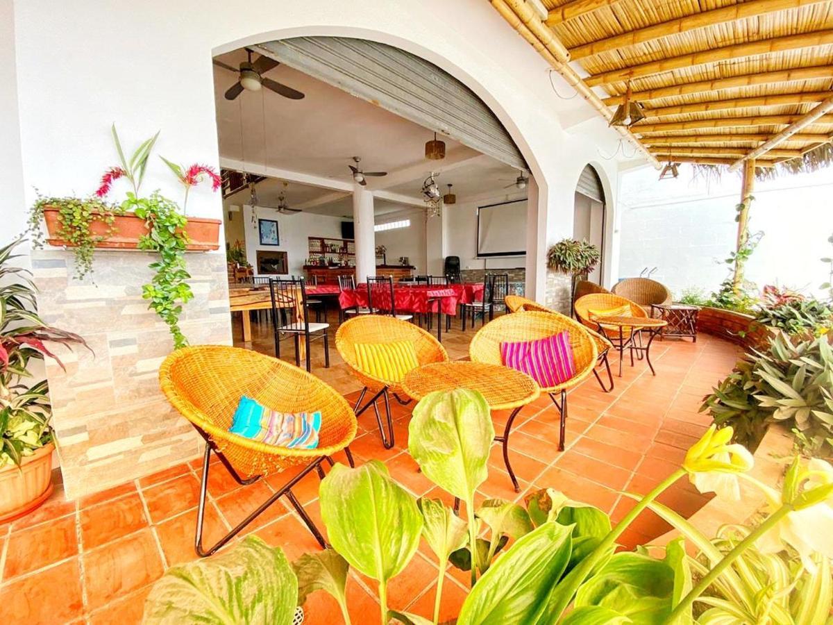 Whale House Hotel Puerto Lopez Bagian luar foto
