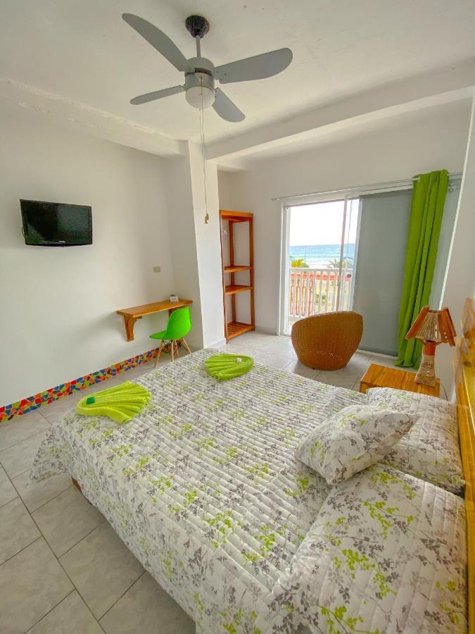 Whale House Hotel Puerto Lopez Bagian luar foto