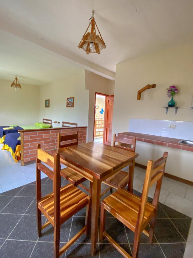Whale House Hotel Puerto Lopez Bagian luar foto