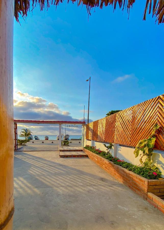 Whale House Hotel Puerto Lopez Bagian luar foto