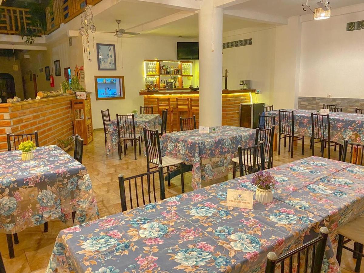 Whale House Hotel Puerto Lopez Bagian luar foto