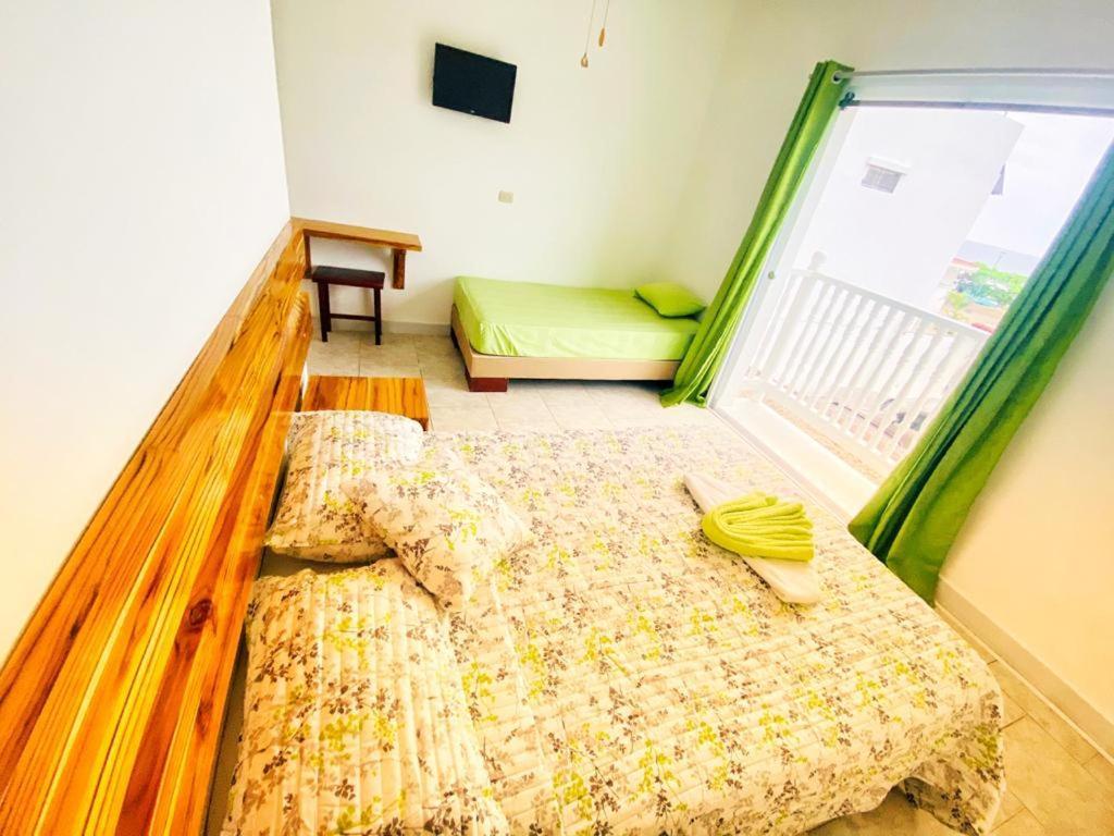 Whale House Hotel Puerto Lopez Bagian luar foto