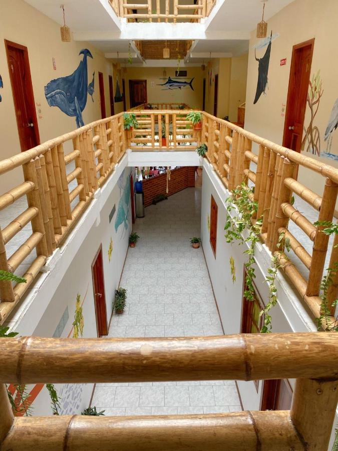 Whale House Hotel Puerto Lopez Bagian luar foto