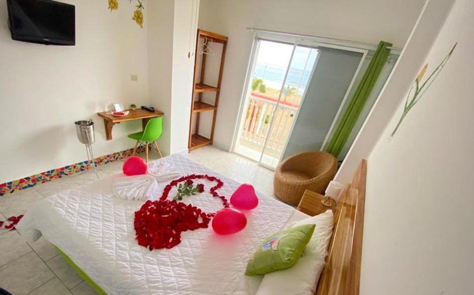 Whale House Hotel Puerto Lopez Bagian luar foto