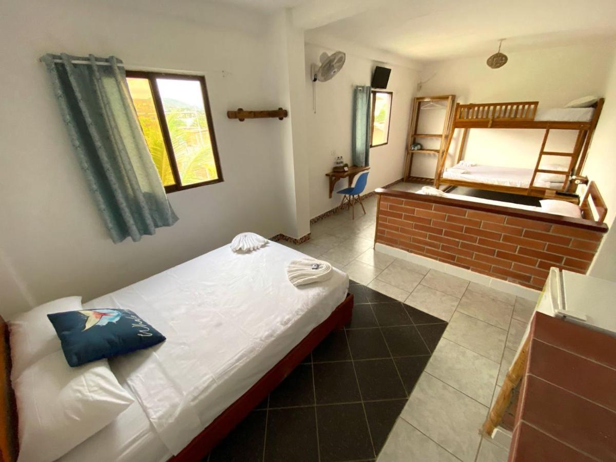 Whale House Hotel Puerto Lopez Bagian luar foto
