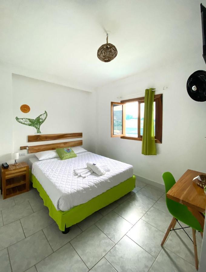 Whale House Hotel Puerto Lopez Bagian luar foto