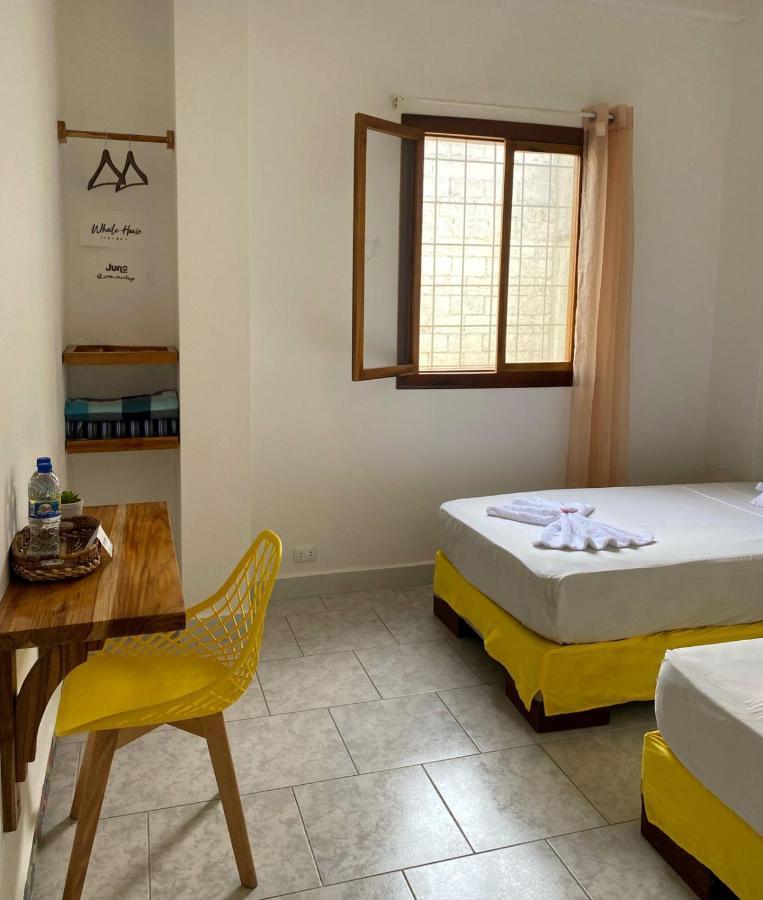 Whale House Hotel Puerto Lopez Bagian luar foto