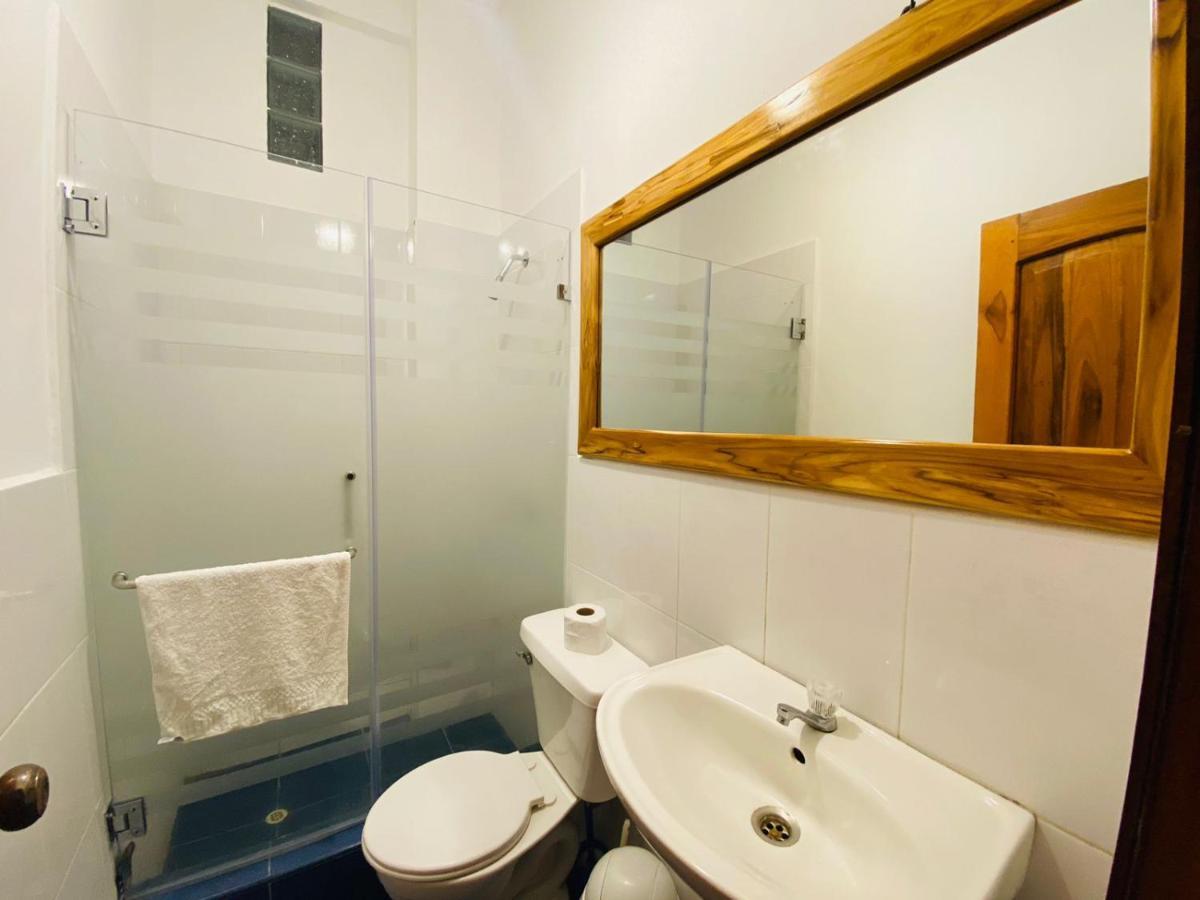 Whale House Hotel Puerto Lopez Bagian luar foto