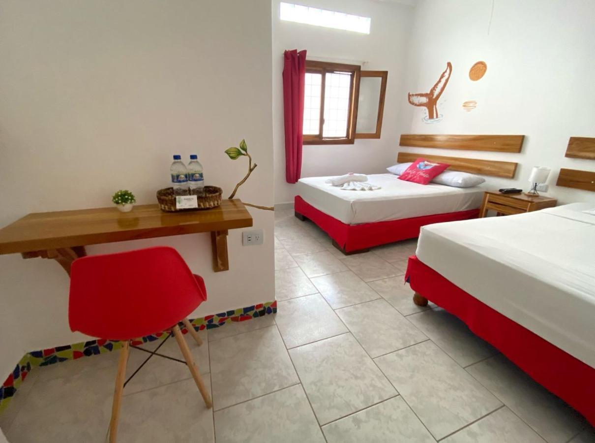 Whale House Hotel Puerto Lopez Bagian luar foto