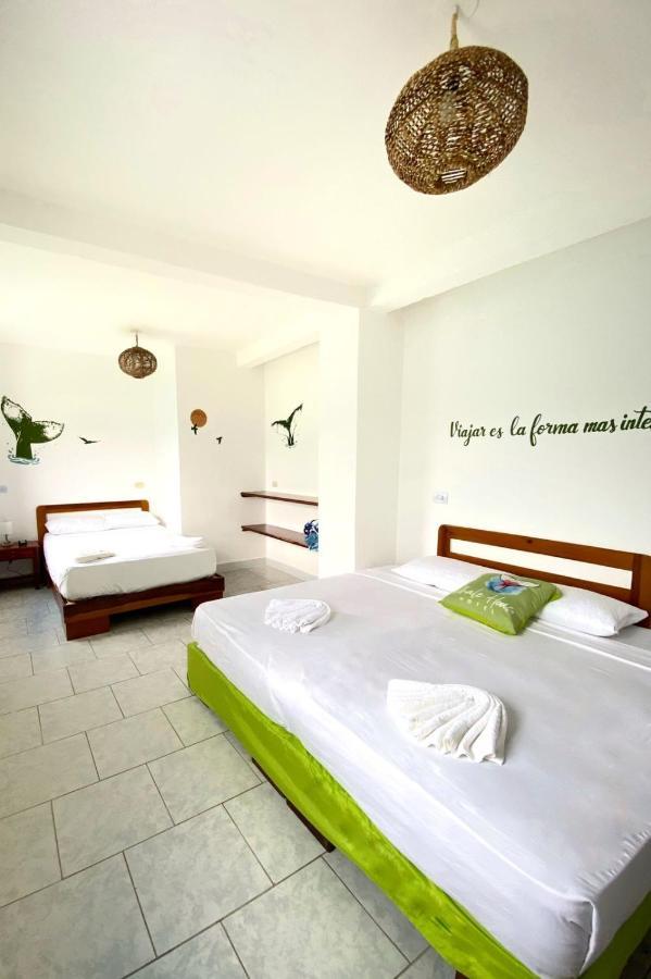 Whale House Hotel Puerto Lopez Bagian luar foto