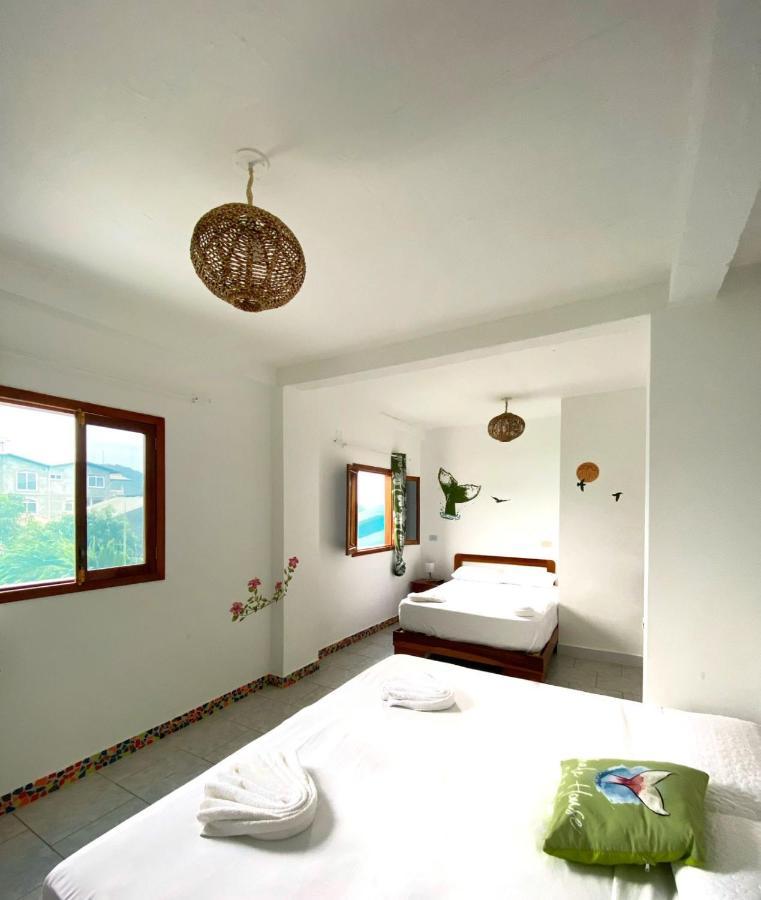 Whale House Hotel Puerto Lopez Bagian luar foto