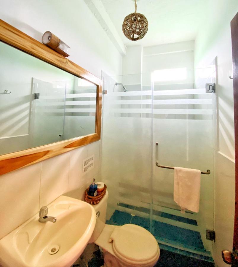 Whale House Hotel Puerto Lopez Bagian luar foto