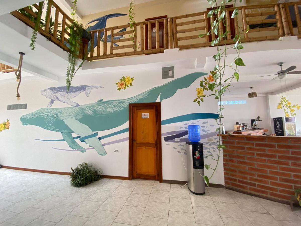 Whale House Hotel Puerto Lopez Bagian luar foto