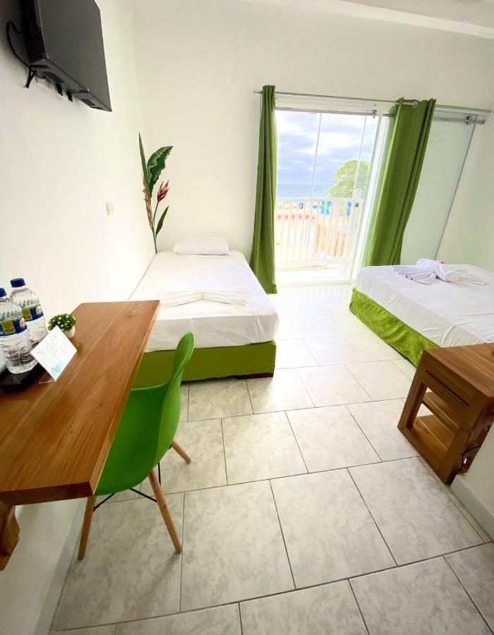 Whale House Hotel Puerto Lopez Bagian luar foto